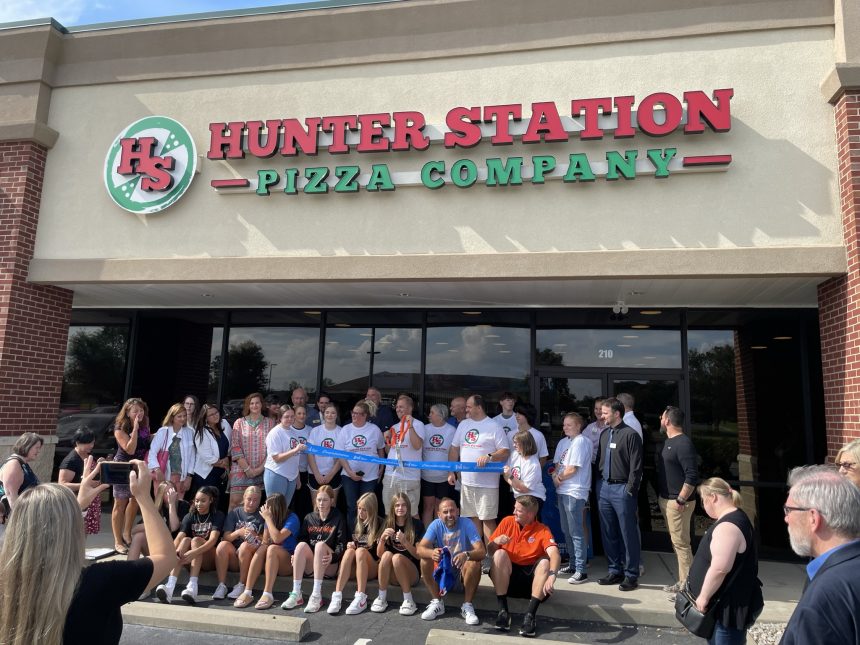 Town officials Welcome Hunter Station Pizza Company to North Clarksville