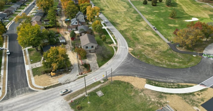 Intersection of Potters Lane and Greentree North